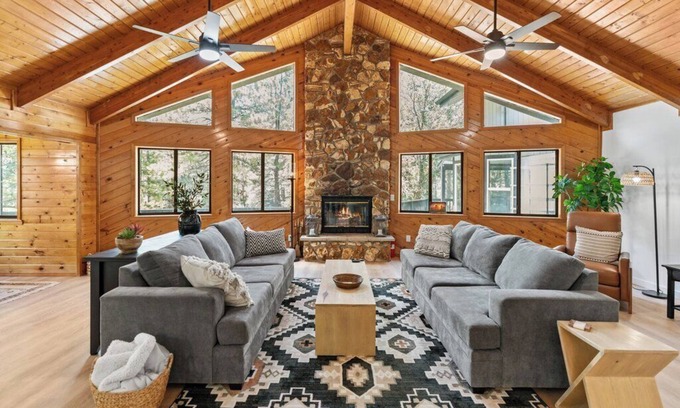 Munds Park House | Luxury Double-Cabin with Panoramic Forest Views. Two for the price of one!