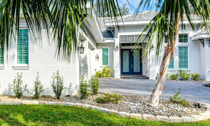 Ringling Park House | Luxury Downtown Home+Spa & Pool+Near Beaches