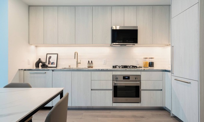 Downtown Long Beach Condo | Luxury Downtown Long Beach Suites: Resort Living Steps from Alamitos Beach!