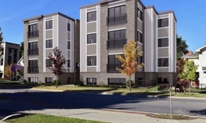 Traverse City Condo | Luxury Downtown Traverse City Condo-Capri 2