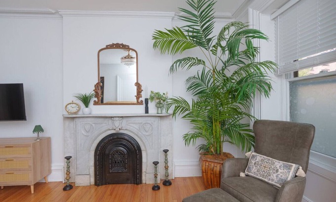 Troy Apartment | Luxury Downtown w/Backyard by Franklin Plaza
