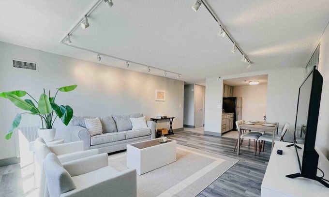 Downtown Hartford Apartment | Luxury Downtown|Washer Dryer|Gym