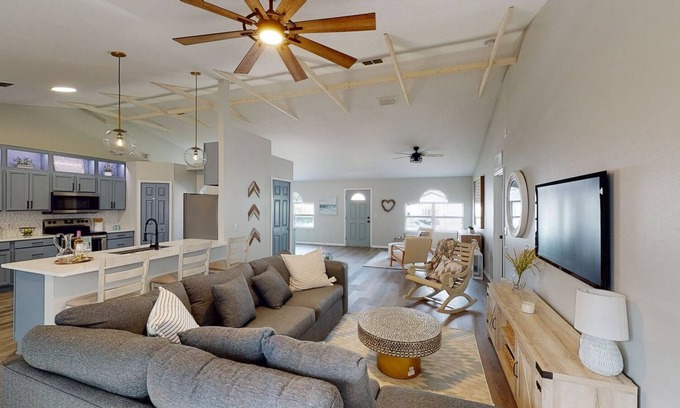 DeLand House | Luxury Dream Home Near Downtown