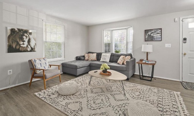 Countryside House | Luxury End Unit Townhome Just 40 Minutes from DC, Pet-Friendly, Privacy Fenced
