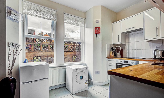 Thornton Apartment | Luxury Ensuite Double Room Close to Central London
