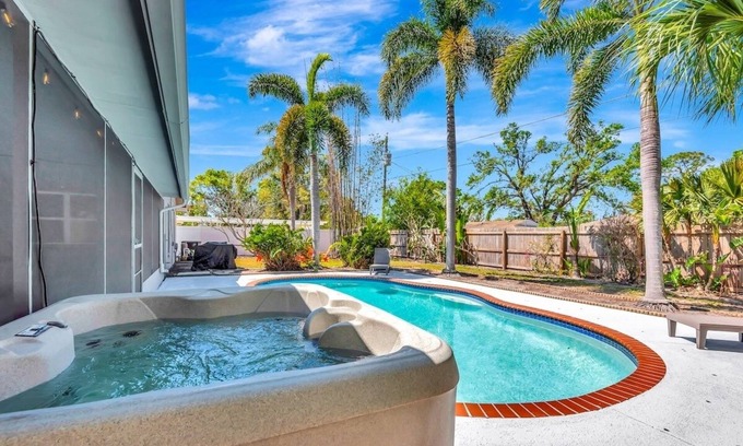 Sarasota Springs House | Luxury Escape. Dream Vacation. Heated Pool & Spa