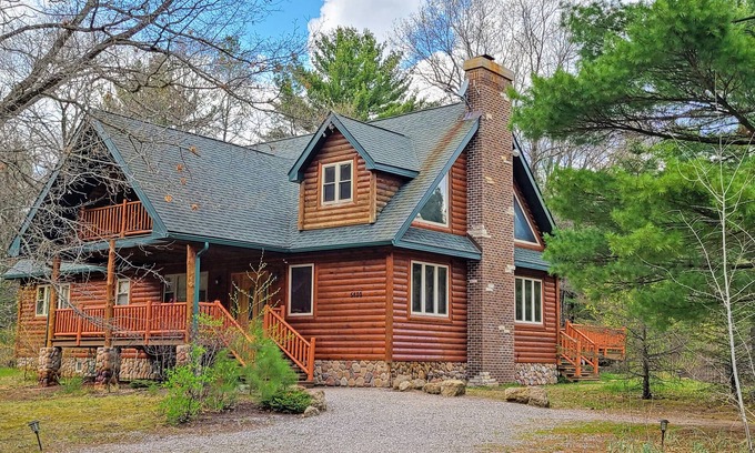 Necedah House | Luxury Family Cabin in a forest with a private pond