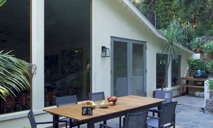 Fernwood Villa | Luxury Family Compound 6 bedrooms in peaceful Topanga