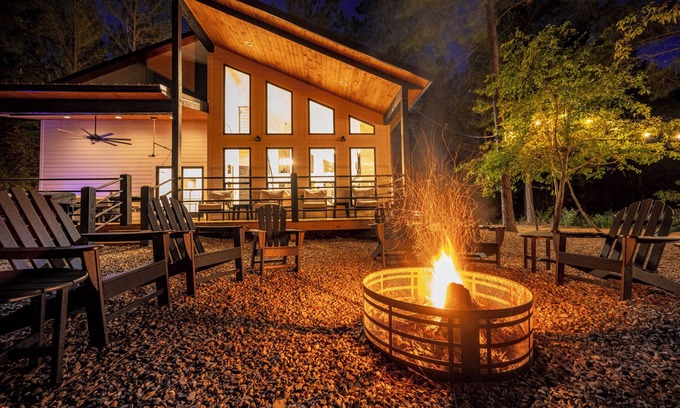 Broken Bow Cabin | Luxury Family/Couple's Cabin/Outdoor Movie/Arcade/Hot Tub/Play Set/Hammocks