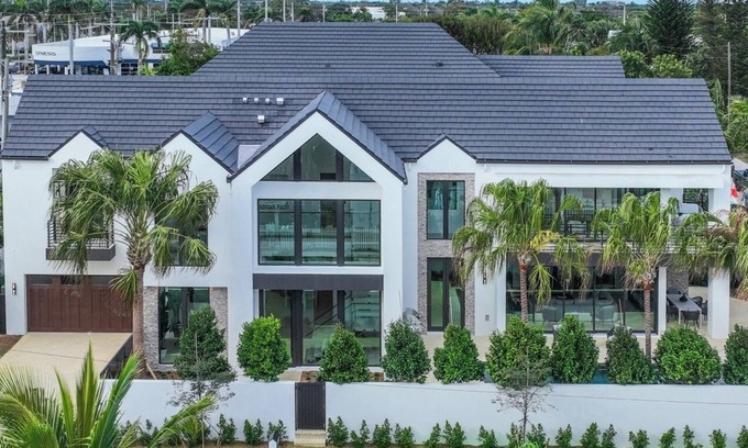 Delray Beach House | Luxury Family Oasis With Private Pool In The Heart of Delray Beach