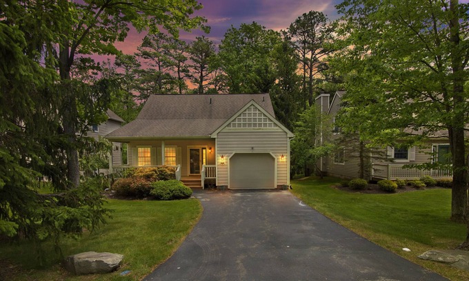 Rowland House | Luxury family value 4 seasons home in the renowned Woodloch Springs Poconos.