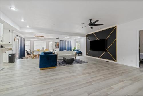 Coarsegold Villa | Luxury Family Villa Sleeps 20