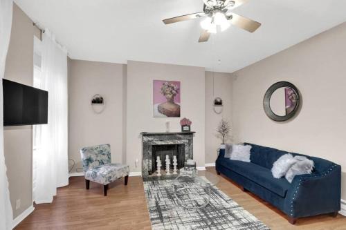 Gayborhood Apartment | Luxury Flat In Center City