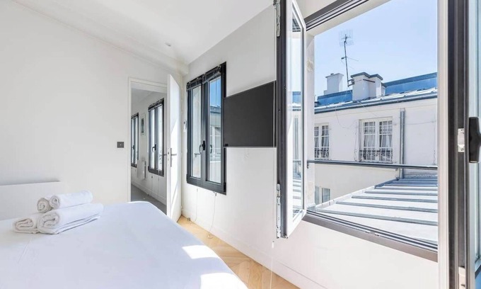 Quartier de la Porte-Saint-Denis Apartment | Luxury Flat "la-verrière-du-paradis"