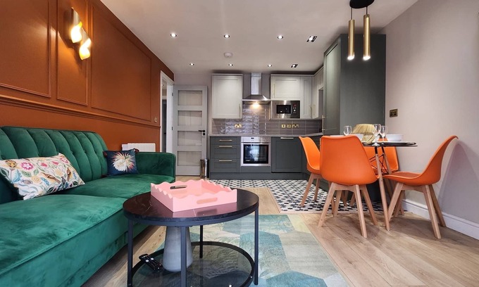 Newbury Park Apartment | *Luxury Flat near London Tube St in Ilford Sleeps 5 - Free Parking* Wifi/Netflix