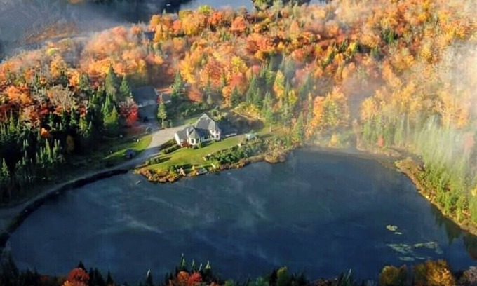 Lac-Superieur Cottage | Luxury four bedroom family retreat with private lake, 4km of trails, on 37 acres