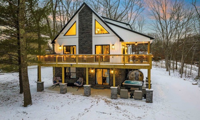 Albrightsville Ski Chalet | Luxury, Getaway with Nature and Comfort