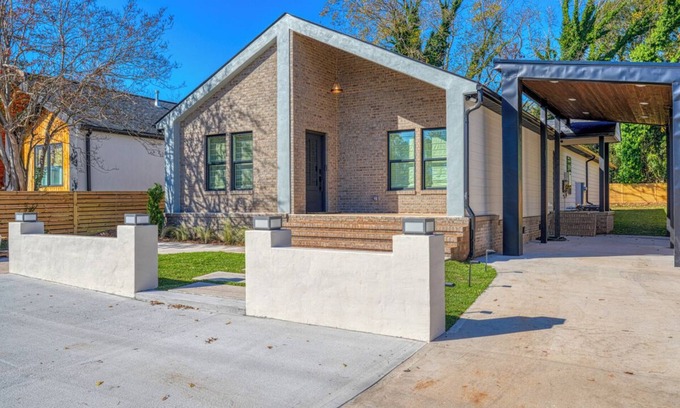 Dunean House | Luxury Greenville Haven Steps from Downtown