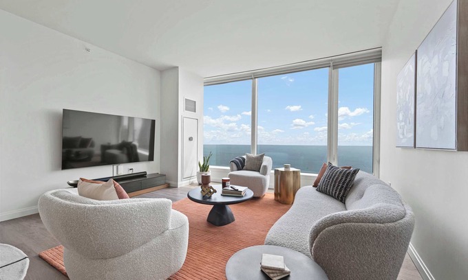 The Loop Apartment | Luxury Group Escape: Top Amenities, City Views