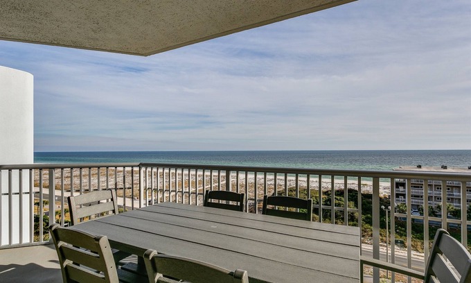 Pensacola Beach Condo | Luxury Gulf Front Condo with Community Pool & Hot Tub