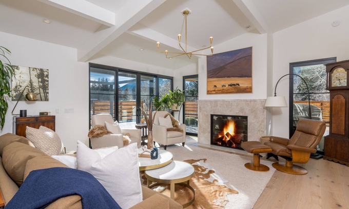 Hailey House | Luxury Hailey Home: Outdoor Oasis with Hot Tub