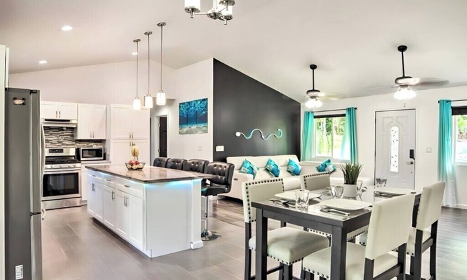 Keaau House | Luxury Hawaii Getaway Close to the Beach & Ocean!