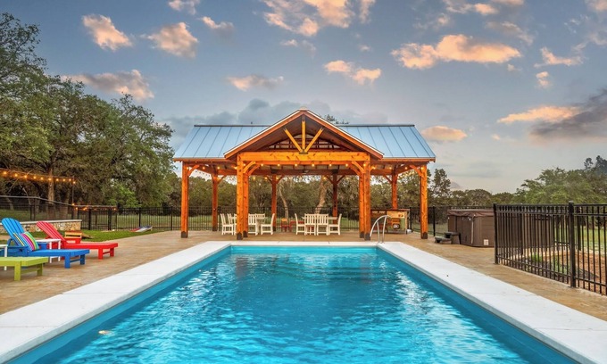 Wimberley House | Luxury Hill Country Vibes + Pool + Hot Tubs + Party Barn + Wildlife Watching | Sleeps 22