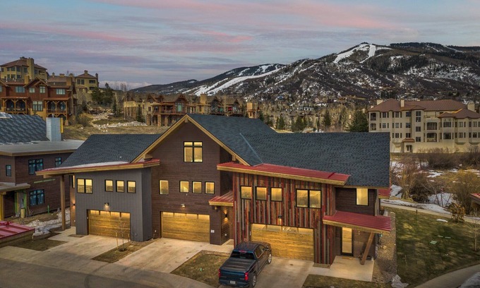 Steamboat Springs House | Luxury Home 1 Minute to Wildhorse Gondola W/Private Hot Tub + Office Space