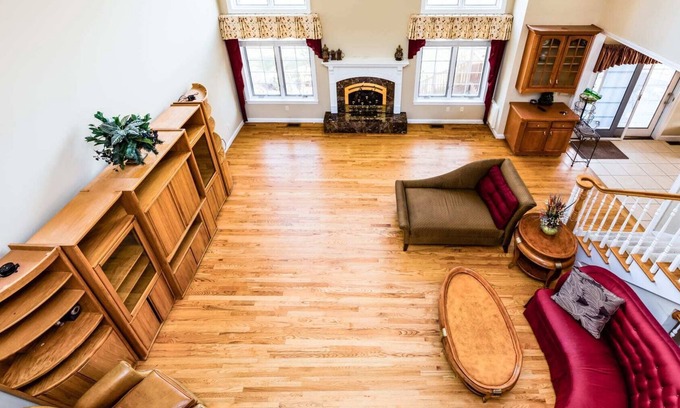 Granger House | Luxury home 15 mins to Notre Dame University! (51660)