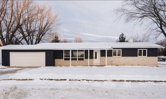 Janesville House | Luxury Home 3BD 2.5 Bath