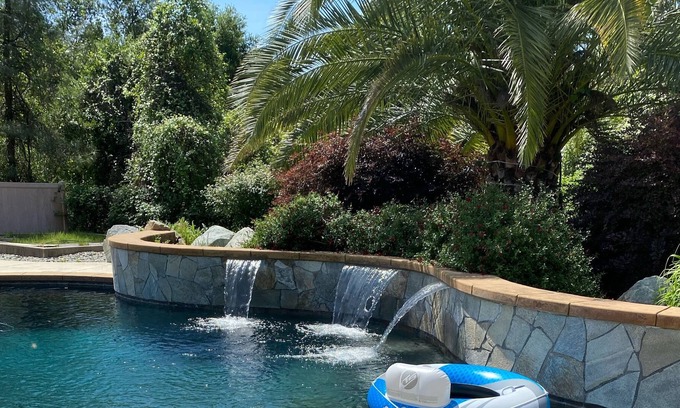 Junction House | LUXURY HOME, Beautiful Bethel Country Estate / Amazing pool, Great Country Home