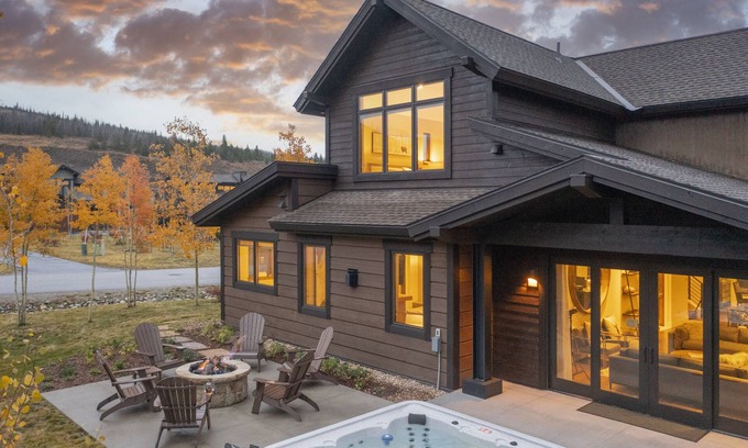 Fairmount On The River House | LUXURY HOME by the river! Walk to Shuttle, Hot Tub, Fire Pit, designer finishes!