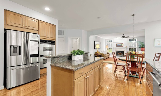 Rose Hill House | Luxury Home, Free Parking, 20 Minutes to Downtown W/Metro Access