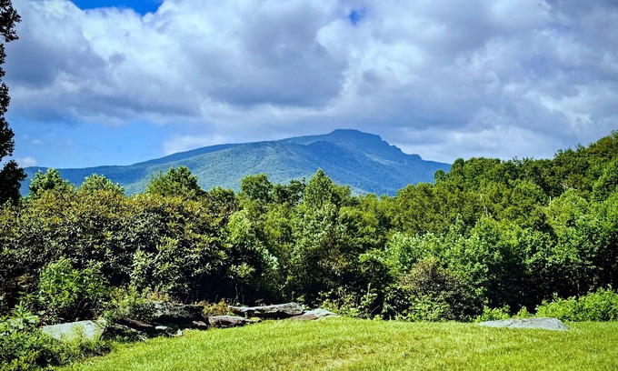 Foscoe Condo | Luxury Home in Chalakee at Echota:Pools, Hot Tubs, Trails & Grandfather Mt Views