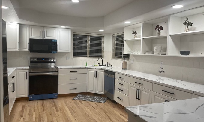 Greeley House | Luxury Home in Greeley - Huge Space -410O sq ft- 4 Bedr 4 bath