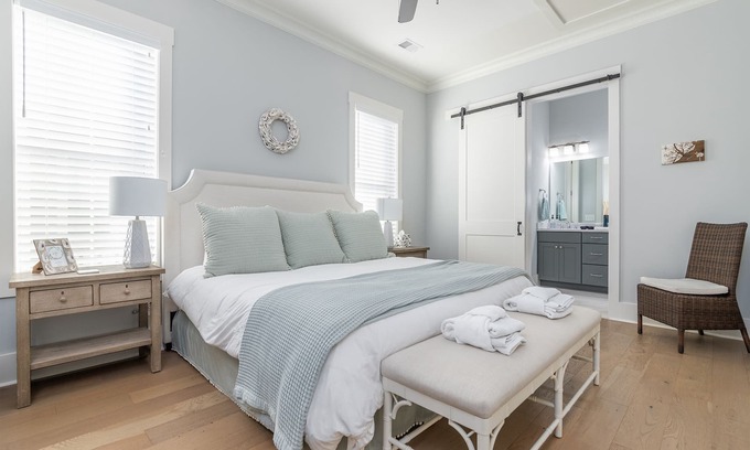 Olde Town House | Luxury Home in Old Town Bluffton + FREE Golf Cart. Sleeps 8 - Downtown location