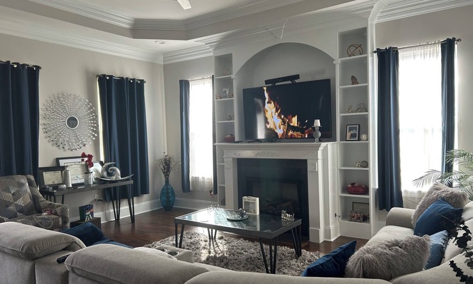 Milneburg House | Luxury Home near Downtown ideal for Couples, Friends’ Getaways & Remote Working