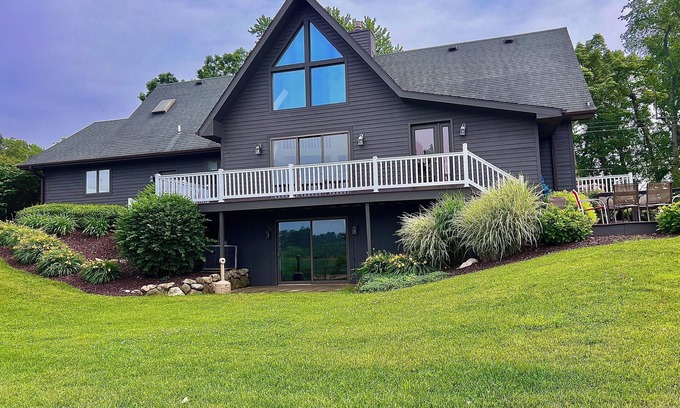 Fennville House | Luxury Home On Hutchins Lake Near Saugatuck, Douglas, Fennville & Lake Michigan