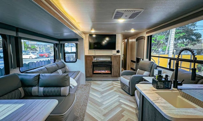 Allapattah House | Luxury Home on Wheels Wynwood’s Unique Stay