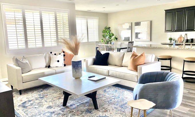 Mira Loma House | Luxury Home Perfect for Getaway