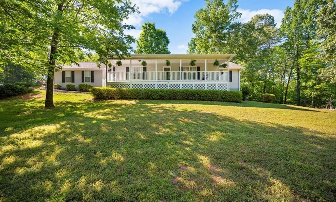 Dahlonega House | Luxury home perfect for Family/Friend get-a-way to enjoy Dahlonega!