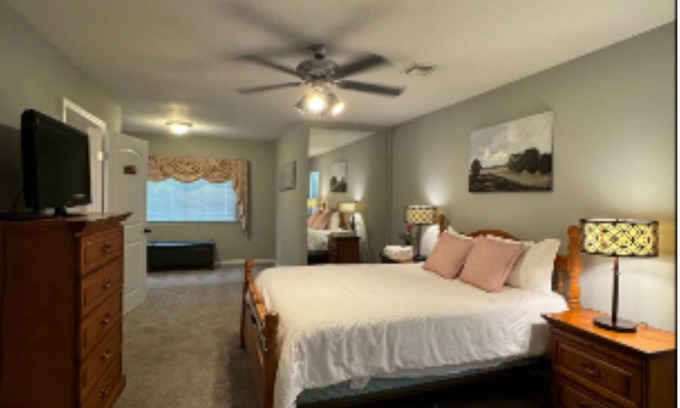 Kenner - Louis Armstrong International Airport House | Luxury Home, Seven minutes from the airport!