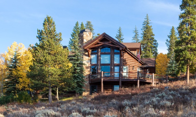 The Highlands Villa | Luxury Home. Upscale Neighborhood. PrivateHot Tub.