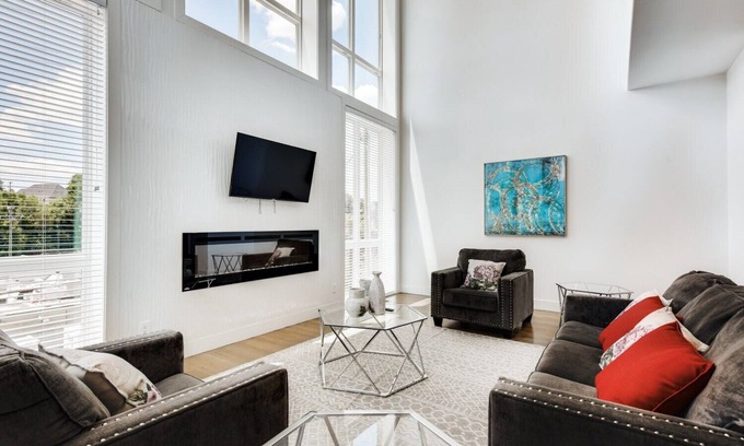 Eighth Avenue House | Luxury Home w/Rooftop Patio - 7 Minutes to Downtown