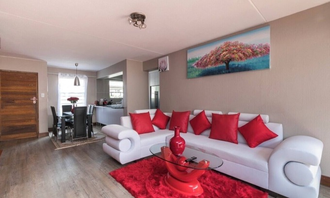Sandown Apartment | Luxury Home with Private Garden
