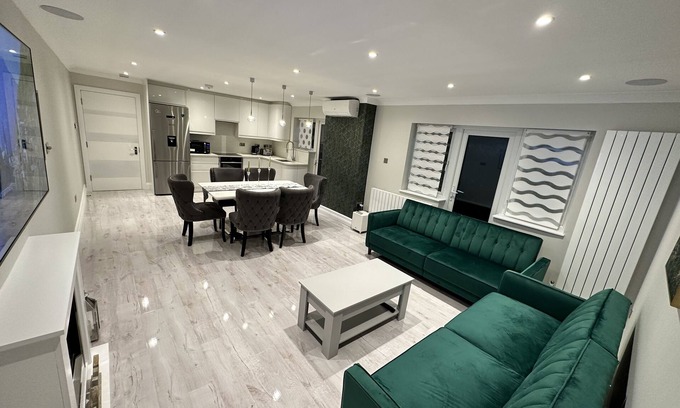 Harrow Apartment | Luxury House