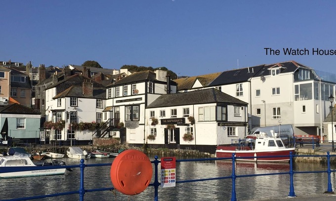 Mylor Churchtown House | Luxury house on quay with 180 degree views of estuary with parking on the quay.