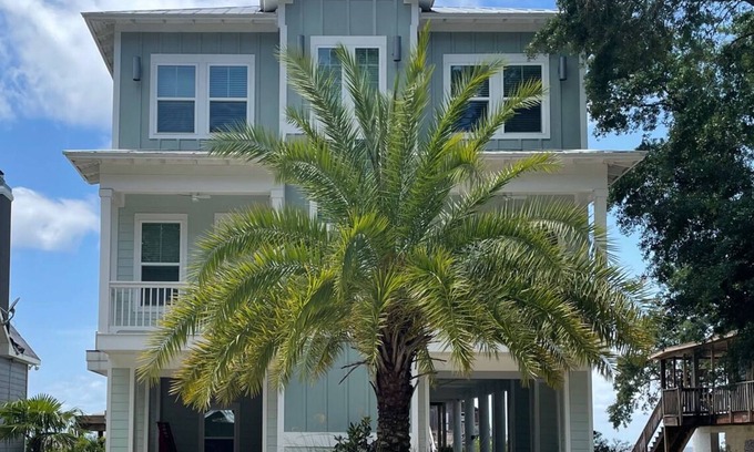 Fairhope House | Luxury house with pier on Mobile Bay