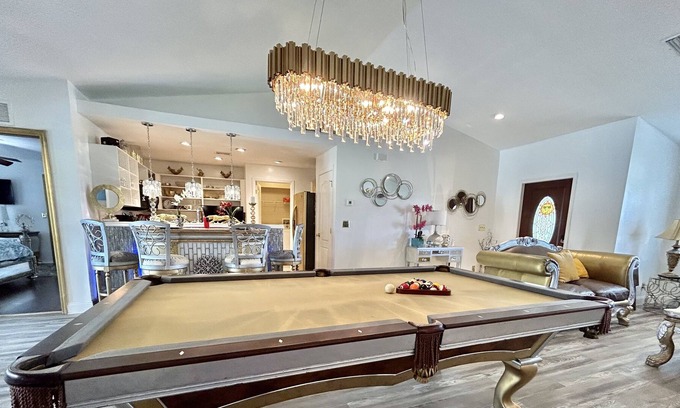 Jacarandas House | Luxury House with Pool Table