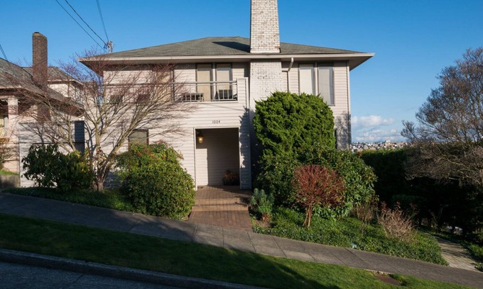 Lower Queen Anne House | Luxury in Queen Anne very walkable!